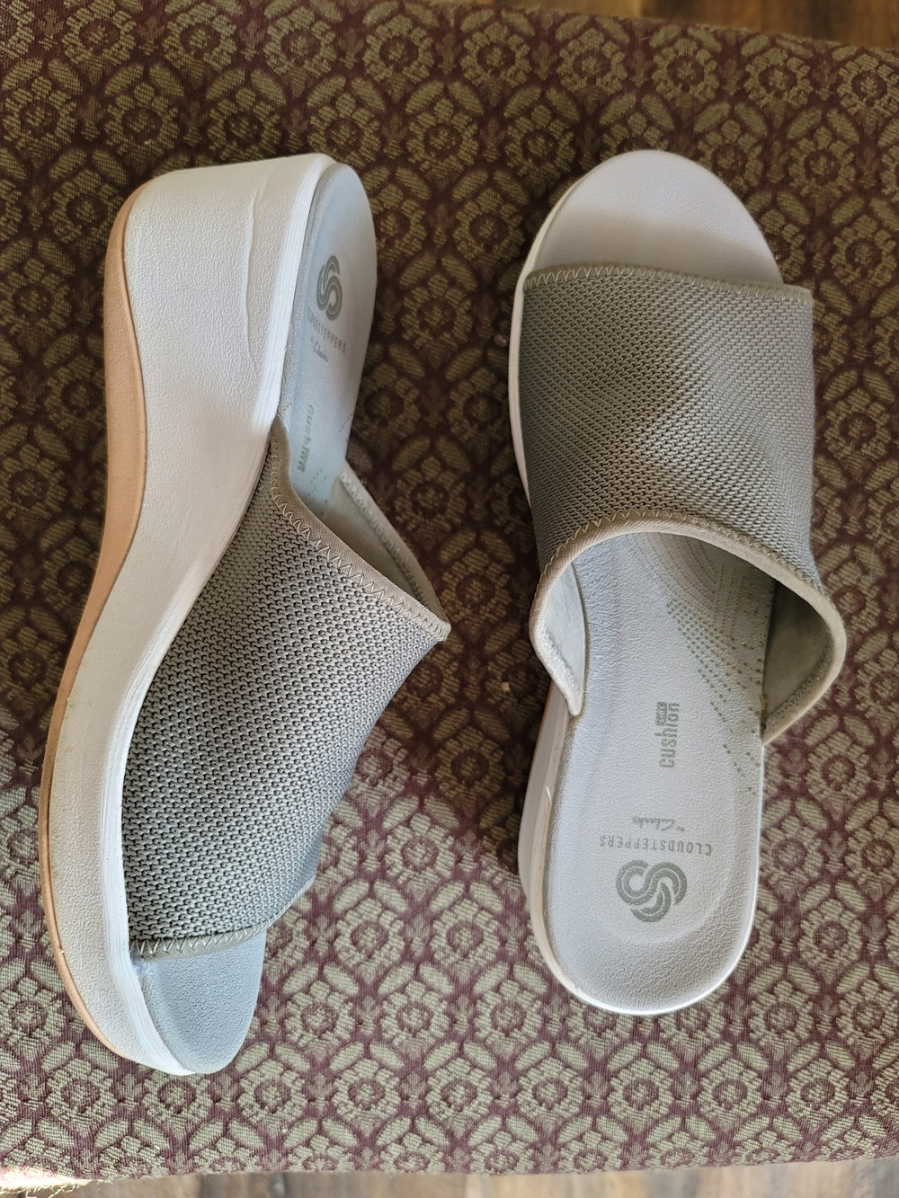 Clarks Cloudsteppers Slip-On Slides in Khaki, Size 7 Wide